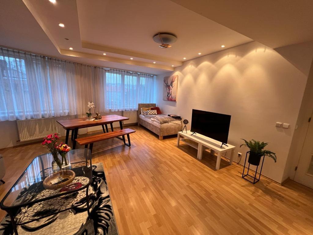 Iren Apartment Bratislava Exterior foto